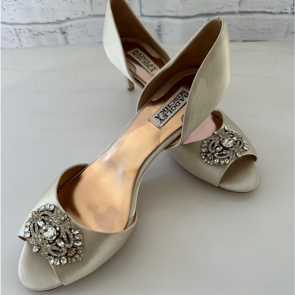 Badgley Mishka silk peep toe heels!
